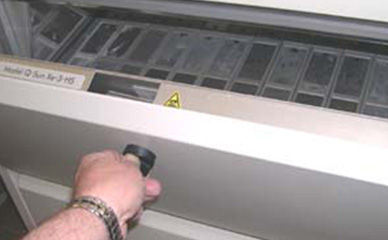 打開(kāi)箱體門(mén)