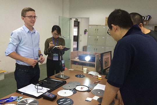 翁開爾攜手德國(guó)技術(shù)工程師進(jìn)行客戶交流