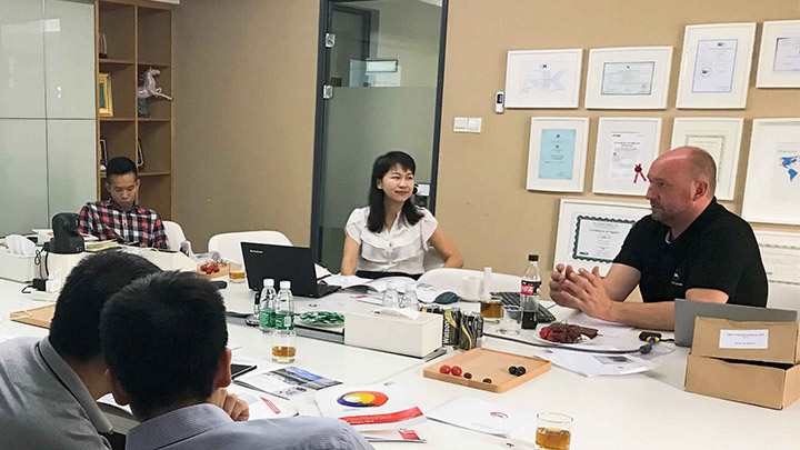 德國 VMA公司市場經(jīng)理Adam Snietka來訪