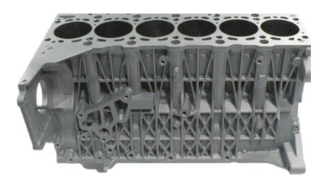 將缸發(fā)動(dòng)機(jī)曲軸箱內(nèi)的8個(gè)傳統(tǒng)灰鑄鐵鑲件更換為熱熔噴涂鐵基涂層。