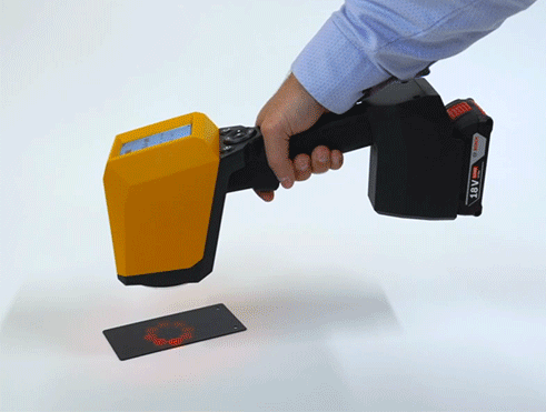 手持非接觸式膜厚分析儀輕松實時測量生產線上噴涂件膜厚，允許傾斜多角度測量