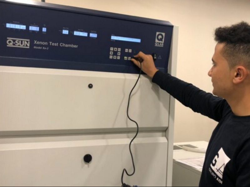 油墨木器漆藝術(shù)漆清漆氙燈老化耐候試驗(yàn)箱現(xiàn)場(chǎng)圖4