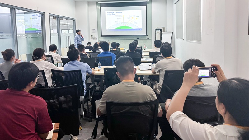 2025年汽車材料耐候老化與光照測試技術培訓現(xiàn)場照片