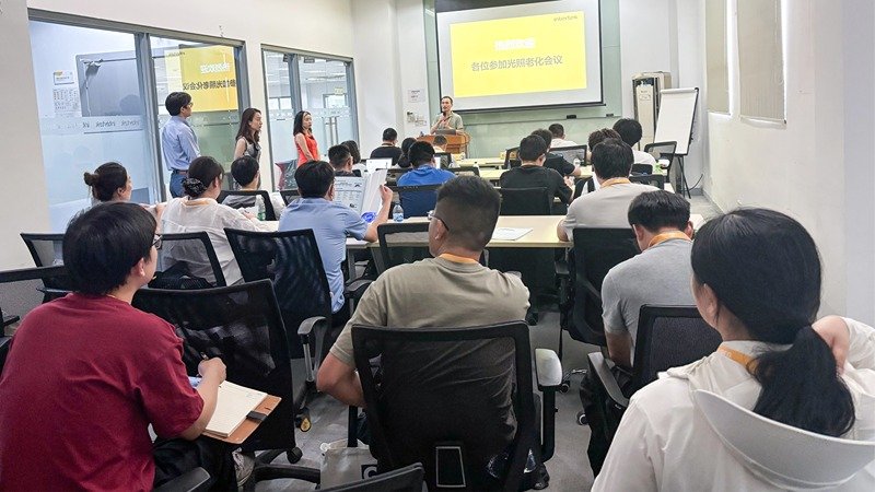 2025年汽車材料耐候老化與光照測試技術培訓現(xiàn)場照片